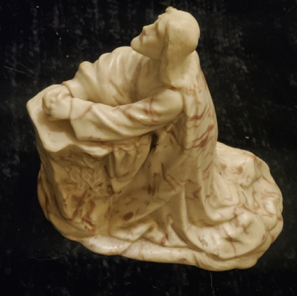 Cultured marble figurine made by House of Statues - Picture 9 of 10